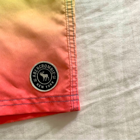 Abercrombie Kids Boys Tropical Gradient Swim Trunks - Picture 4 of 4